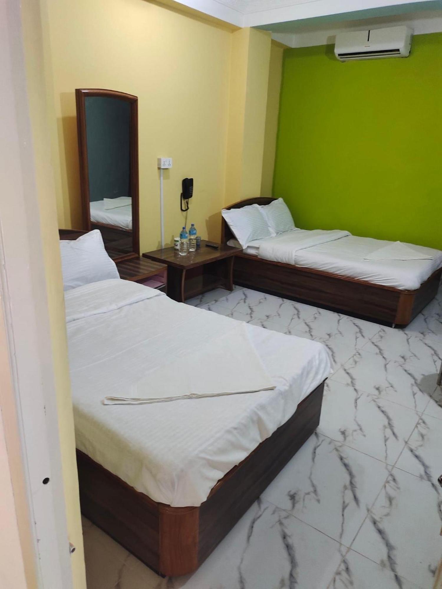 Hotel Samrat Inn Pvt Ltd Lahan 外观 照片