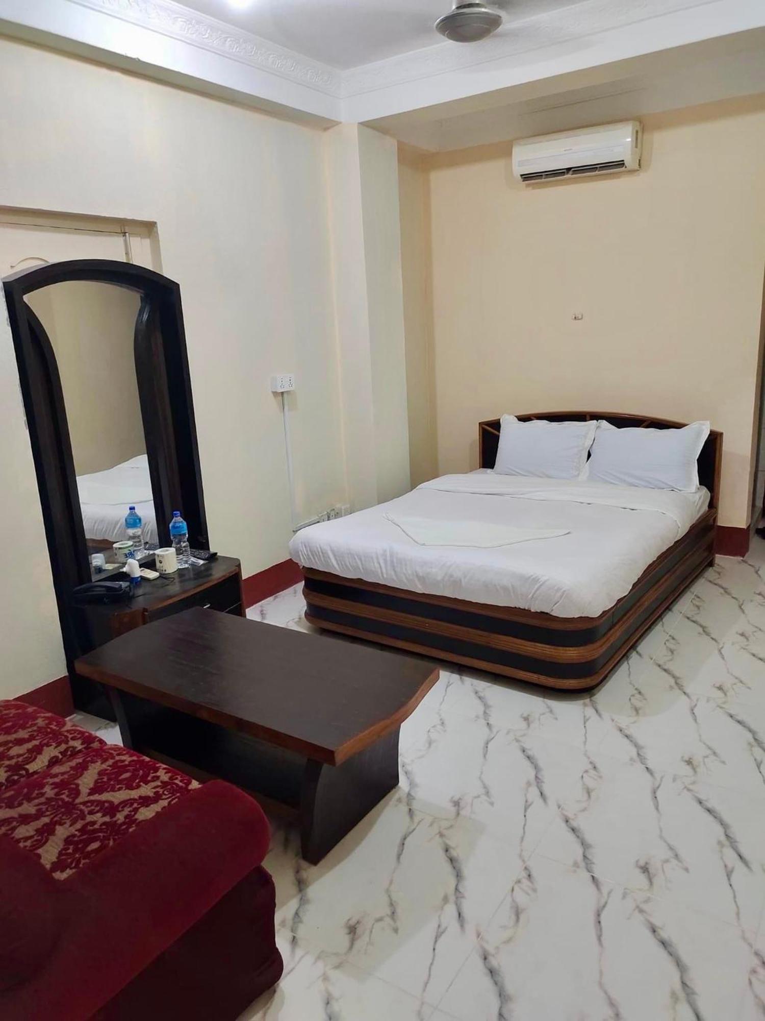 Hotel Samrat Inn Pvt Ltd Lahan 外观 照片