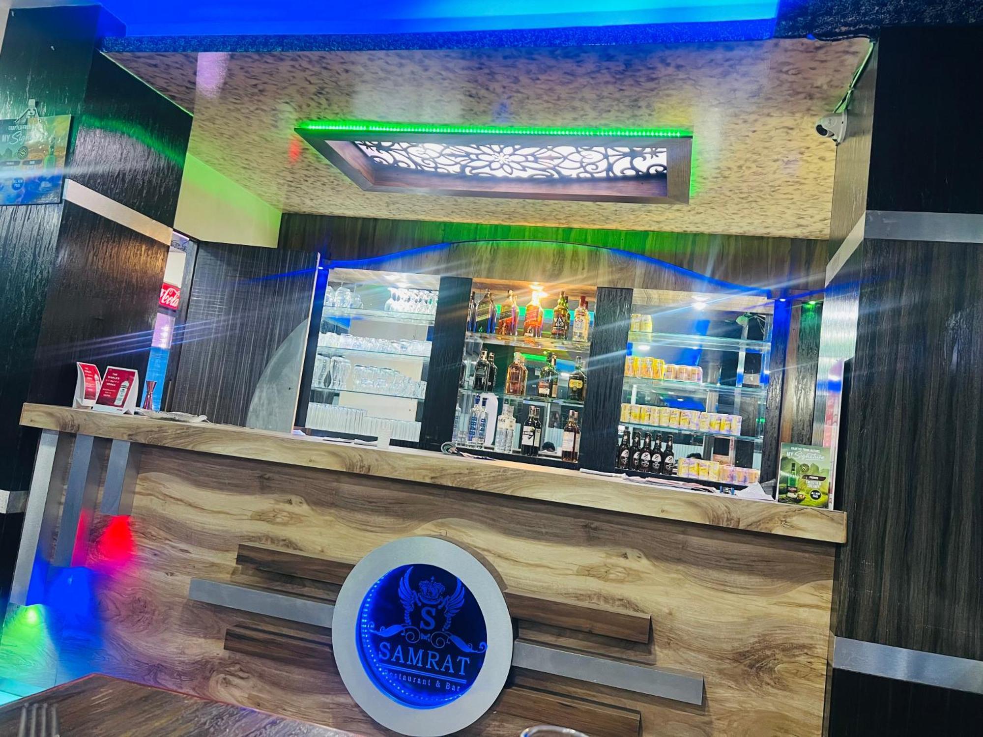 Hotel Samrat Inn Pvt Ltd Lahan 外观 照片